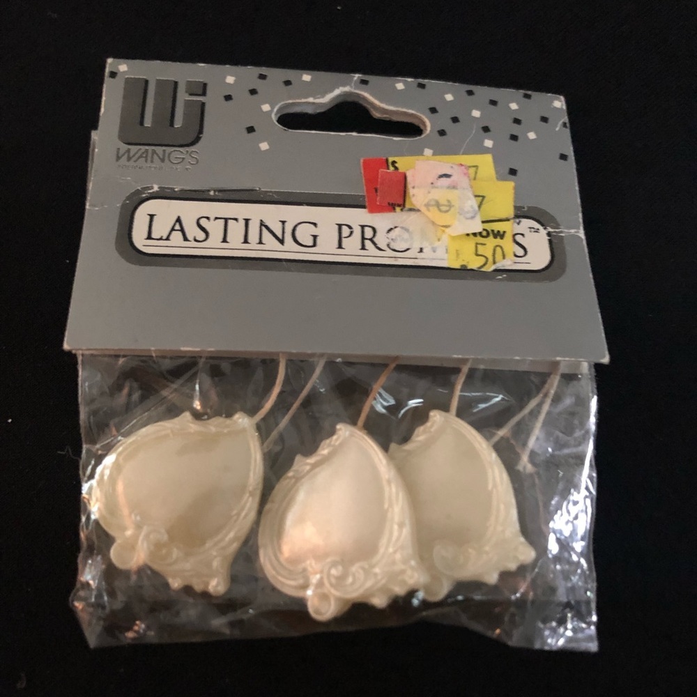 Vintage White Pearl Heart Gift Tags